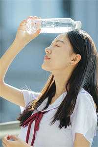 荒岛求生带着美女占山为王文章精选阅读
