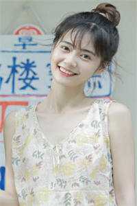 精品小说陛下是个恋爱脑，攻略后宫赢麻了