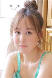 在女儿身边亦步亦趋