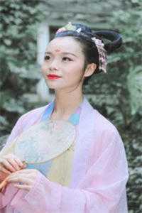 穿成八零奇葩军嫂,开局就被离婚了