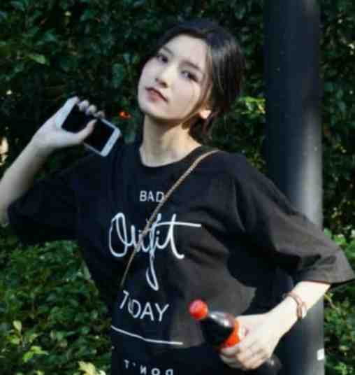畅销书籍团宠：开局闪婚，身价飙升
