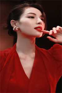畅销巨著照顾车祸女室友,她爱上我了