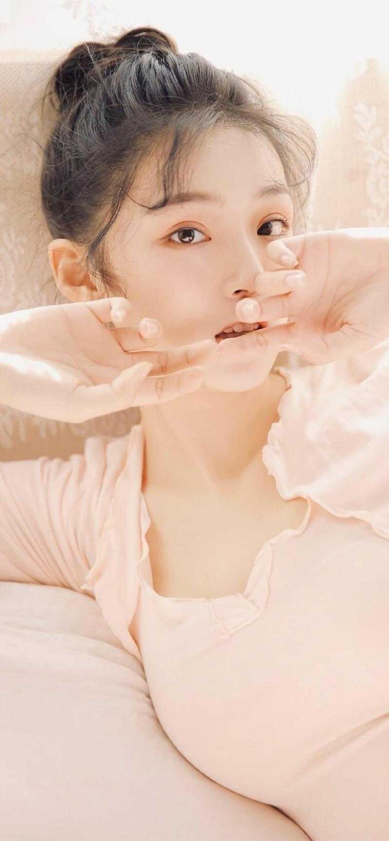 小白逆袭之名导跪求我写剧本小说苏晨