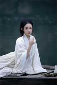 老婆助理当众逼我裸奔，我选择离婚小说秦风王阳完结版