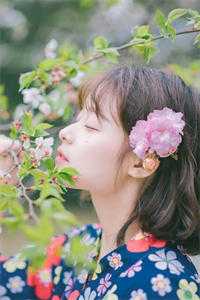 我难产诞下女儿后，老公抱着其他女人热吻申屠泽沈芊全文小说