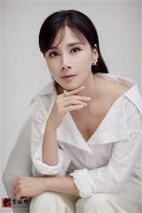 成为恶毒女配后，被疯批反派宠翻了小说江杳杳谢烬完结版